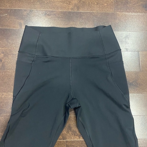 GAP compression workout leggings 7/8 EUC - Picture 4 of 8